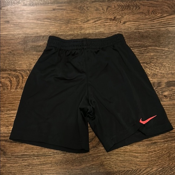 Nike Gray Tee and Black Shorts Set - Picture 5 of 6